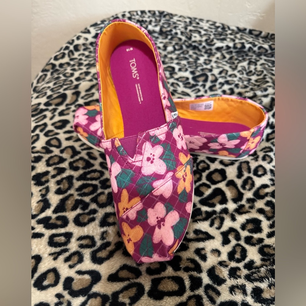 TOMS Women’s 10; Alpargata Dark Fuchsia REPREVE; Oversize Blooms Quilted Knit